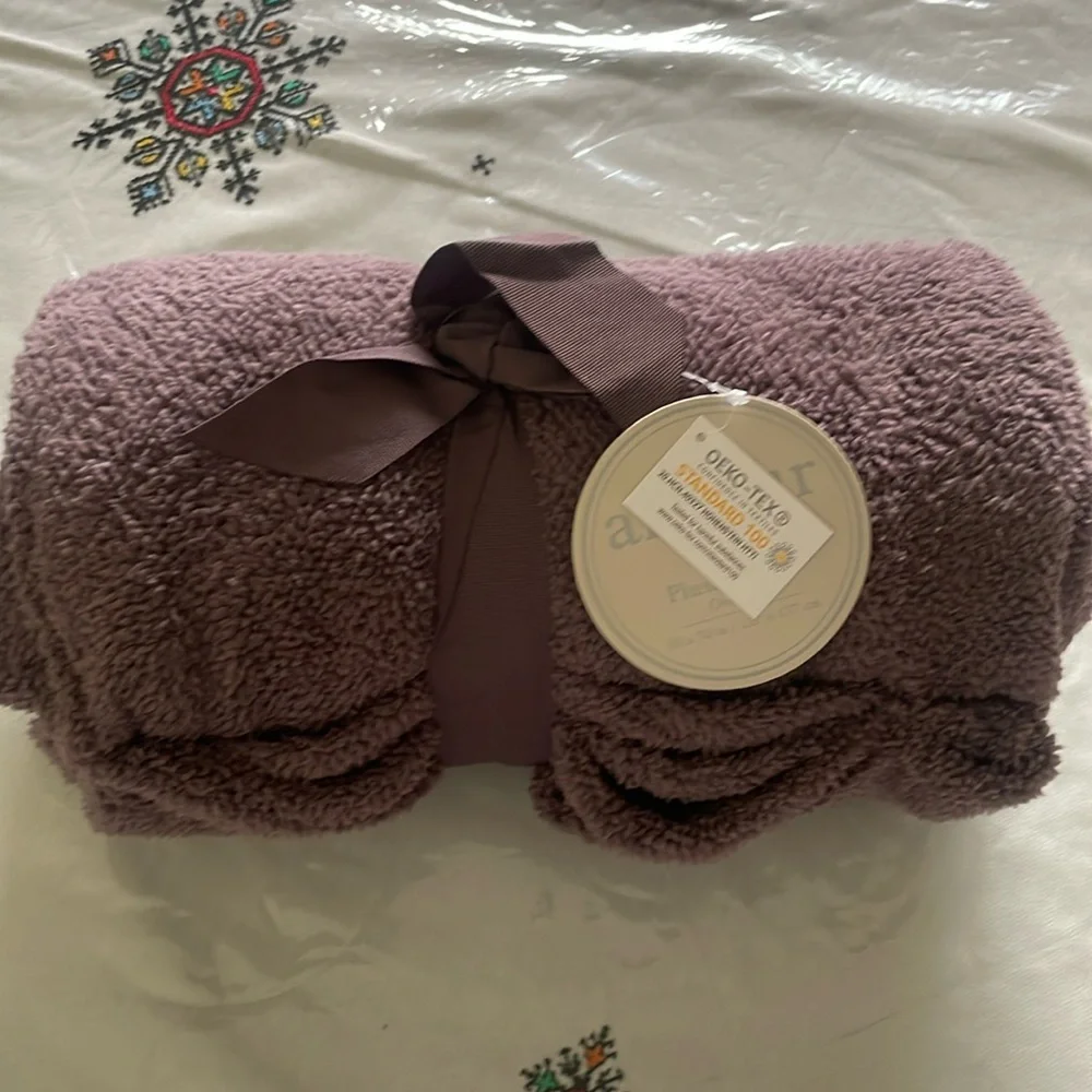 Ardour light‎ purple throw